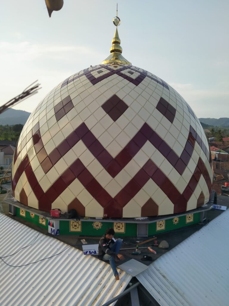 STOP KERUGIAN! 5 Tanda Kubah Masjid Anda Wajib Diganti (GRC atau Galvalum, Mana Pilihan Terbaik?)