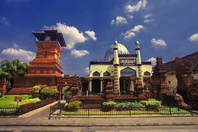 Masjid Menara Kudus: Akulturasi Tiga Budaya, Jejak Sejarah dan Toleransi