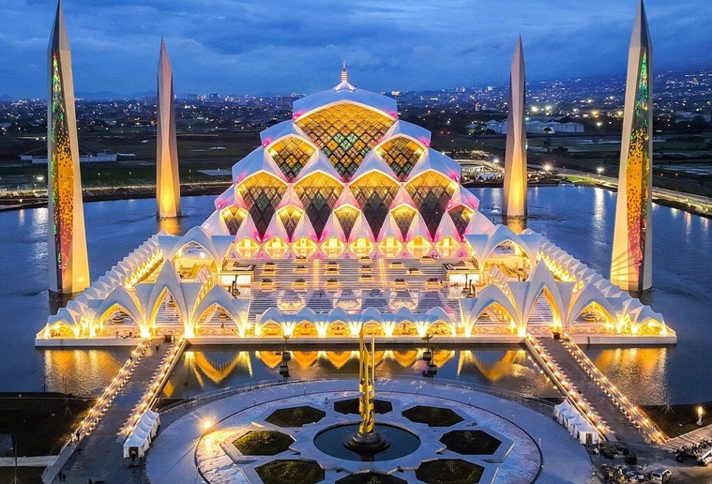 Masjid Al Jabbar: Keindahan Arsitektur dan Sejarah di Bandung