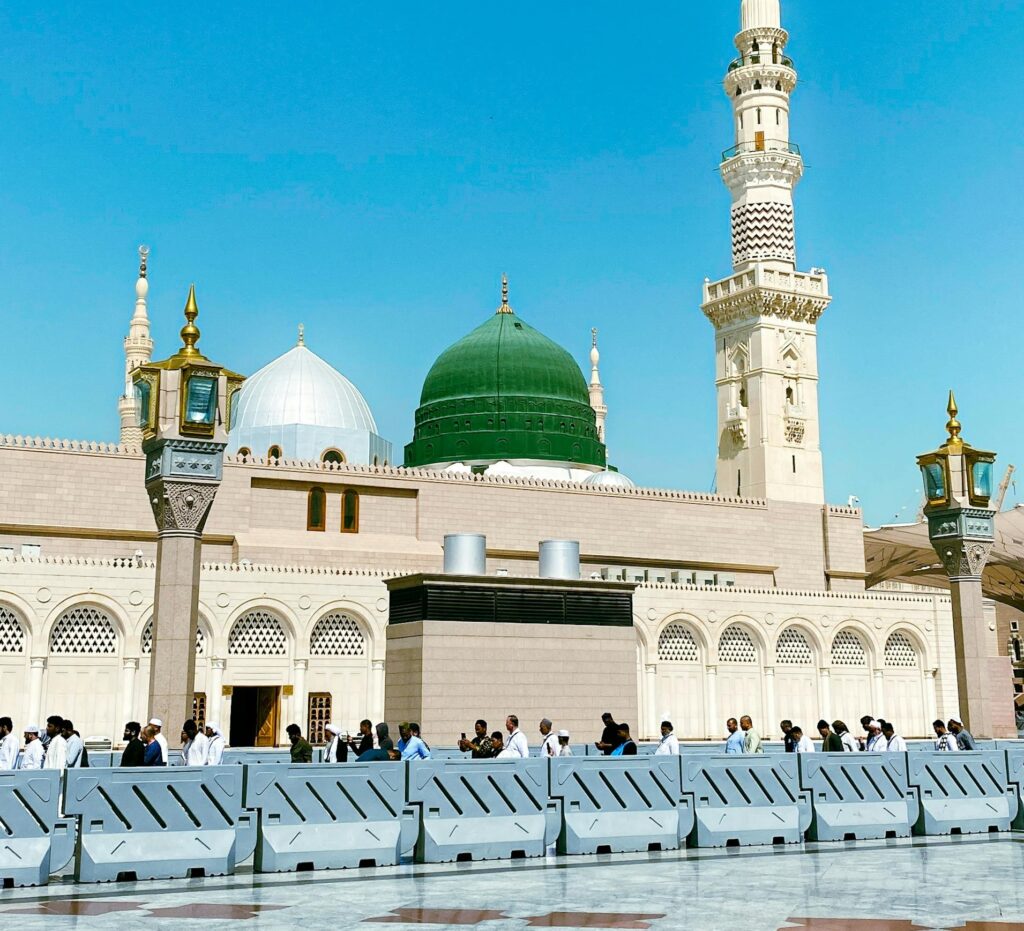Masjid Kubah Hijau: Ikon Sentral di Atas Makam Nabi ﷺ